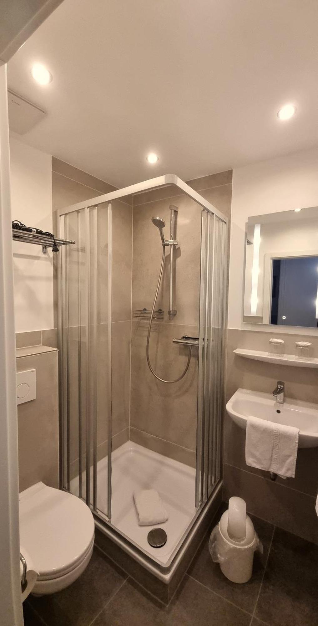 Hotel-Cafe-Lindow Wenningstedt-Braderup Екстериор снимка