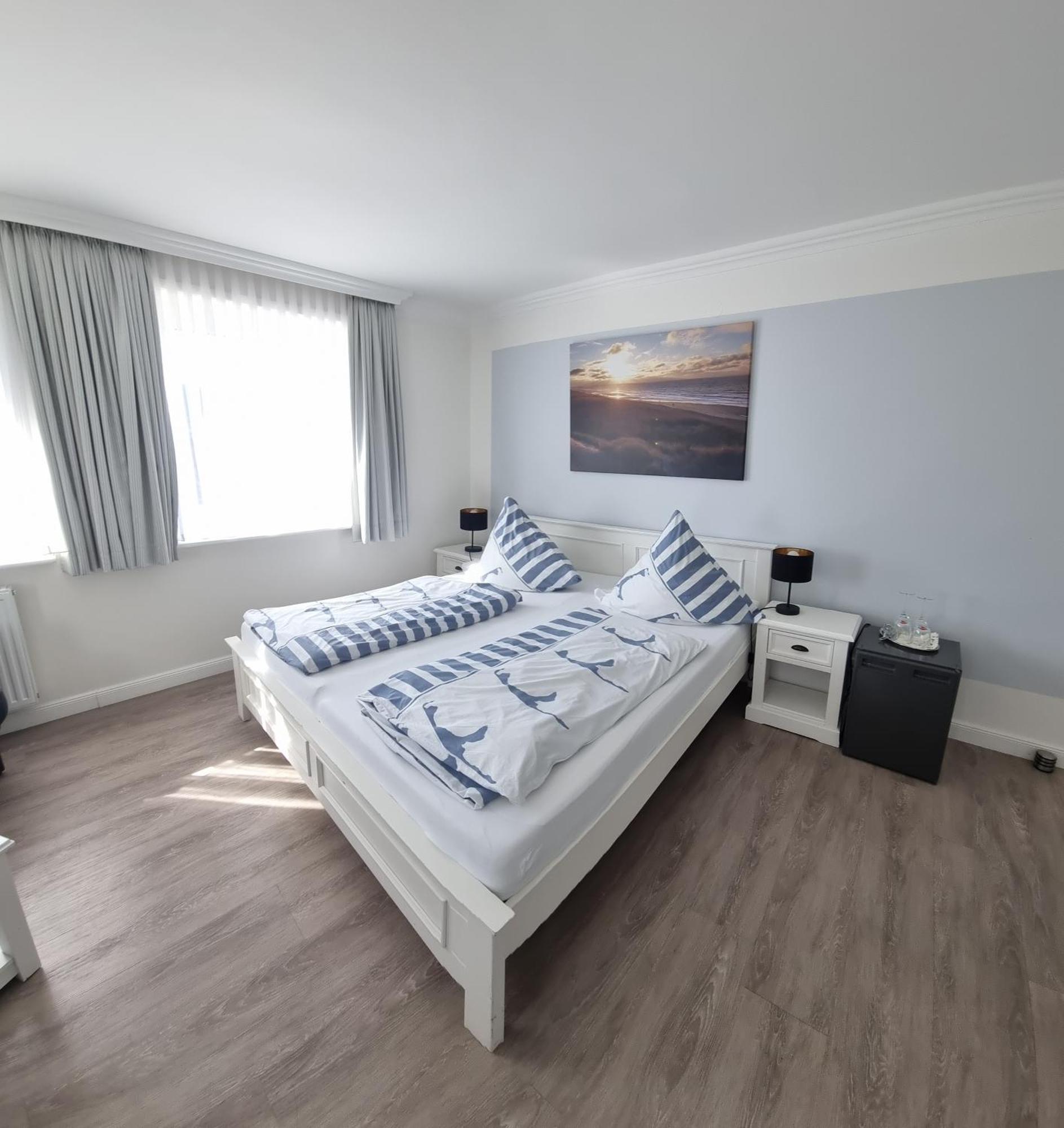 Hotel-Cafe-Lindow Wenningstedt-Braderup Екстериор снимка